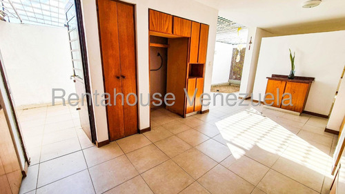 Casa En Venta En El Cafetal Calle Cerrada Casas En Caracas Angela Tochon