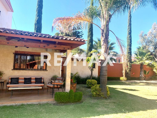 Casa En Venta En Condominio Jurica