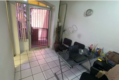 Local En Venta De 60.75 M² En Fovissste Playa Azul: Ideal Para Oficina Con Estacionamiento