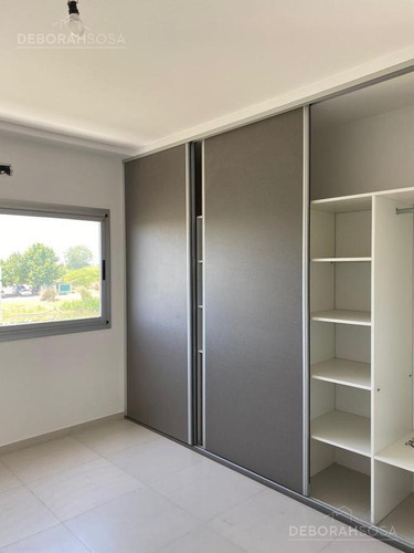 Imagen 15 de 28 de Linda Casa Estilo Moderno Con Salida A La Laguna - El Canton