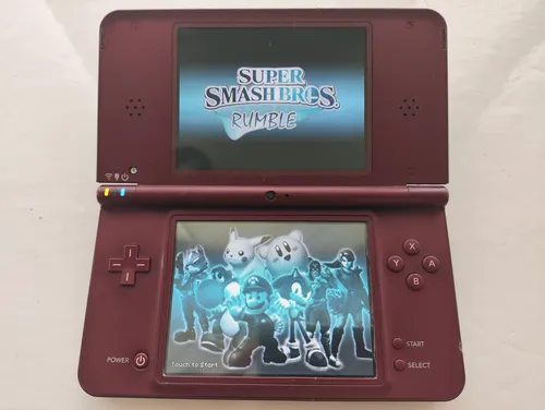 Consola Nintendo Dsi Xl Color Granate + 8gb + R4 + Stylus (Usado)