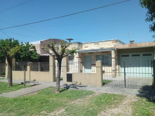 Imagen 12 de 12 de Casa De 3 Amb + Depto 2 Amb C/ Fondo Libre. Lote 10x30 Mts