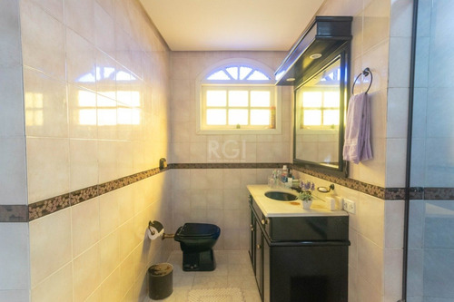 Casa Em Partenon Com 3 Dormitórios - Ot6831