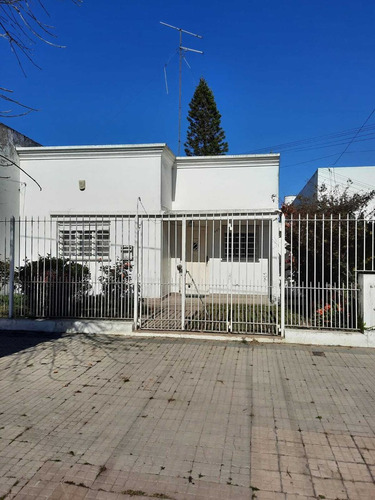 Casa  En Venta En La Plata, G.b.a. Zona Sur, Argentina