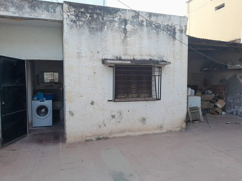 Venta De Casa A Refaccionar En Calle Andes.