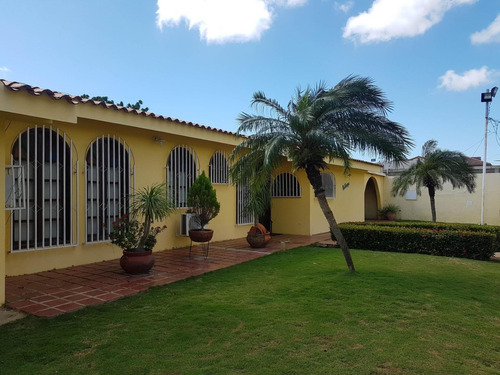 En Venta Hermosa Casa De Estilo Clasico En Coro