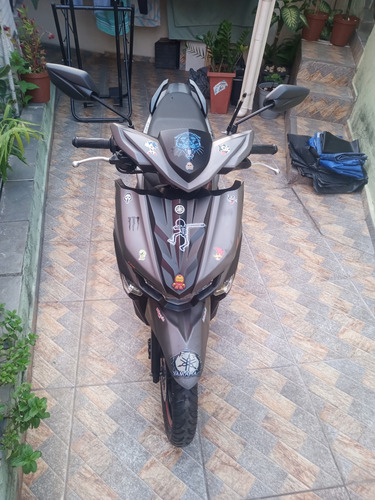 Yamaha, Modelo Neo 125 De Cor Cinza.