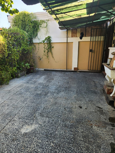 Excelente Casa En Calle Inés Rivas, Comuna De La Cisterna.