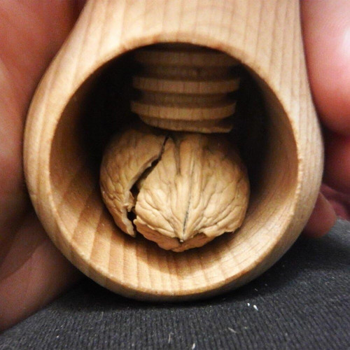 Cascanueces Multiusos De Madera Con Forma De Seta.