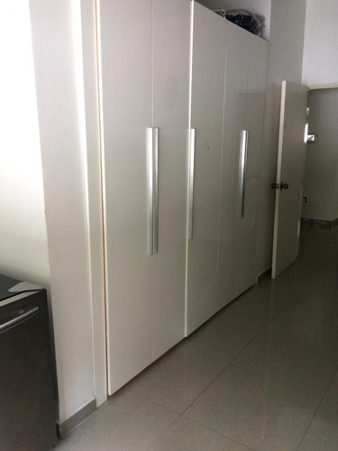 Imagen 8 de 14 de Se Vende Hermosa Y Lujosa Quinta Con Piscina El Castaño Zona Norte Las Delicias Maracay 04243785803