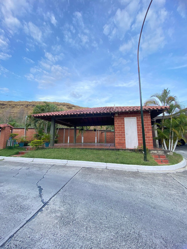 Guatire Town House Doral