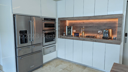 Ms: 24-3353 Vendemos Espectacular Y Nueva Casa En Loma Linda, El Hatillo. A=680m2, 4h, 5b, 11p.