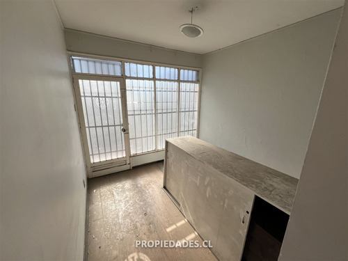 Casa En Venta De 3 Dorm. En Ñuñoa