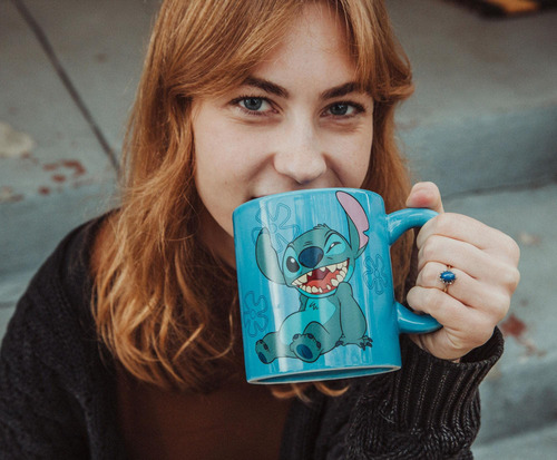 Taza Silver Buffalo Lilo & Stitch Wink Ohana 530 Ml Con Tapa