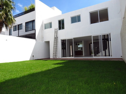 Imagen 7 de 14 de El Refugio - Casa En Calle Abierta, Con Amplio Jardín. Venta