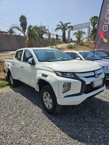 Mitsubishi L200 2.4 Td Katana Cr Mt 4x2 Diesel 2022