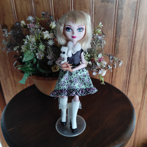 Ever After High Bunny Blanc (Usado)