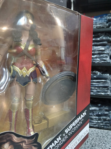 Dc Multiverse Wonder Woman, Grapnel Blaster Replica, D Of J. (Usado)