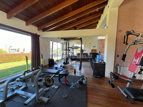 Casa En Venta De 6 Dorm. En Santo Domingo