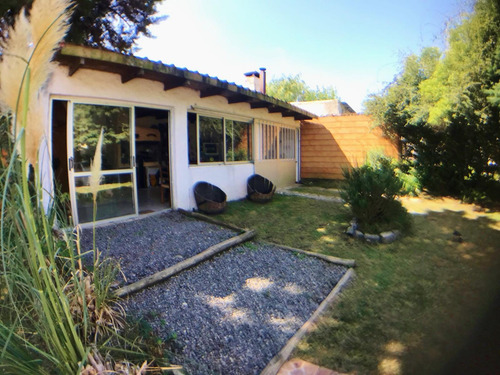 Colonia - Venta Casa De 3 Dormitorios Y Barbacoa A Metros De Rambla Costanera