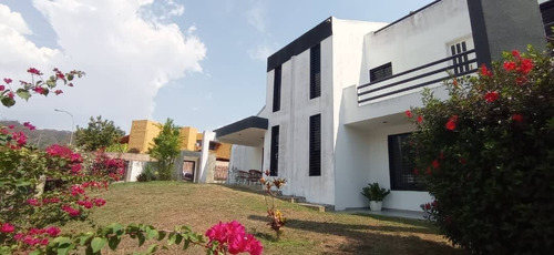 Imagen 26 de 30 de Liliana Martinez Remax Vende Casa En La Urbanizacion Altos De Guataparo Cd 10185