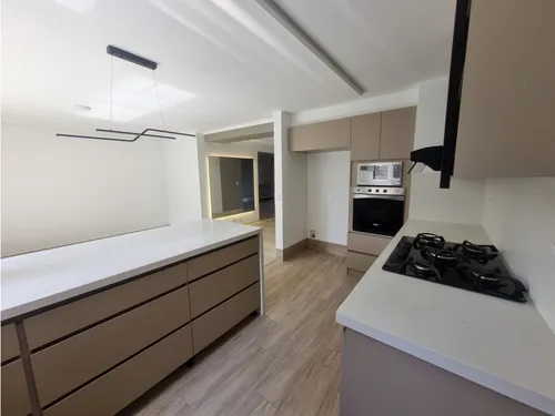 Amplio Y Cómodo Apartamento En Venta En Los Balsos