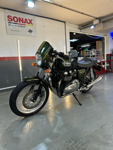 Triumph Thruxton 900