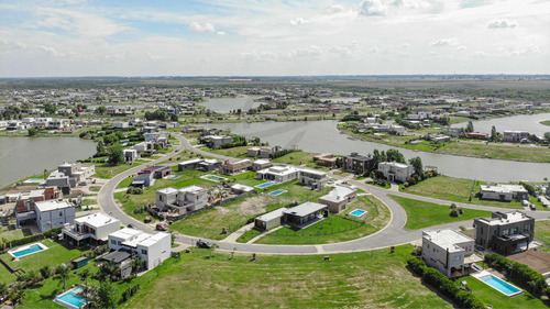 Lote A La Venta En San Sebastian Area 13, Frente A La Plaza