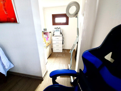 Remodelada Con Líneas Simples Y Sectores Amplios