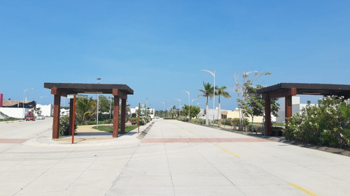 Casa En Venta En Veracruz. Con 4 Recamaras. Fracc. Las Palmas.