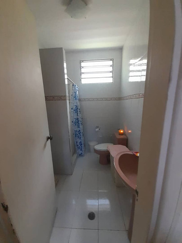 Espaciosa Casa-quinta Ubicada En Calle Cerrada En Colinas De Bello Monte