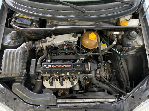 Imagem 7 de 11 de Chevrolet Corsa Classic 2005 1.0 Life 4p Gasolina