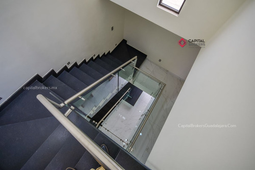 Casa De Lujo Nueva En Venta En Solares Zona Real