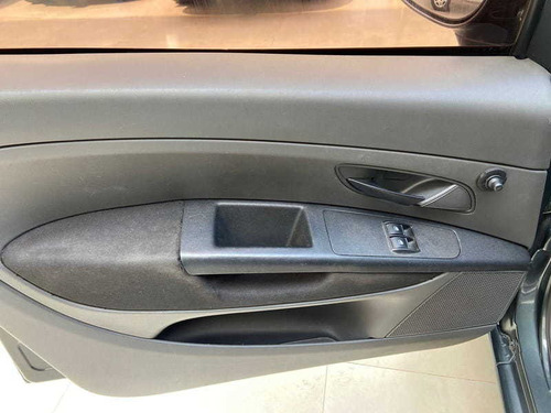 Imagem 10 de 15 de Fiat Punto 1.4 8v 4p 2010