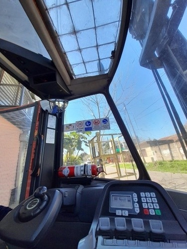 Imagen 9 de 11 de Apilador Reach Hombre A Bordo Cabinado Toyota Bt 1600kg
