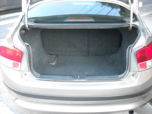 Imagen 13 de 18 de Honda City Lx Mt 120 Cv Gris