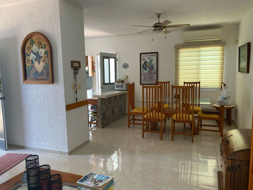 ¡casa Amueblada En Esquina Con Paneles Solares En Las Américas, Mérida!