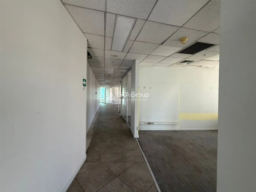 Arriendo Oficina 863 M2 Habilitada. Ricardo Lyon