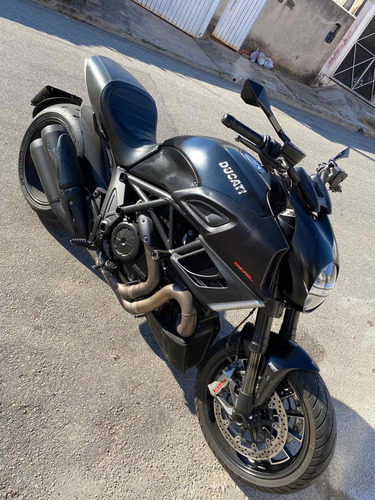 Imagem 1 de 8 de Ducati Diavel Dark