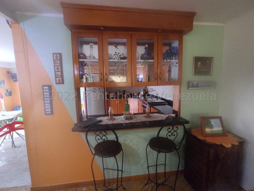 Rent-a-house Vende Bellísima Casa, Conectado A Pozo De Agua, Res. Villas Apamate, Maracay, Estado Aragua, 25-14387 Gf