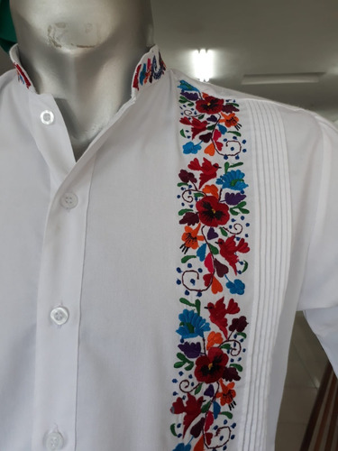 Imagen 3 de 5 de Guayabera Bordada De Niño. Algodón Oxford Ml. Palomita.