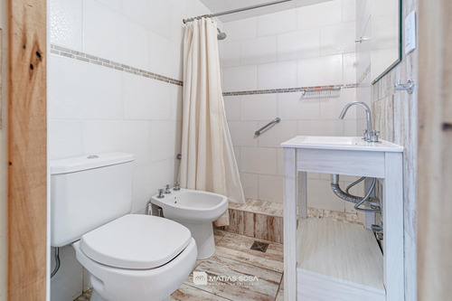 Venta - 2 Casas Con Gran Parque Y Pileta - Zona Pompeya