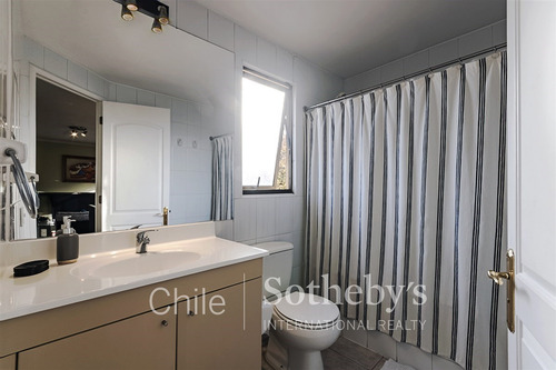 Casa En Venta De 5 Dorm. En Lo Barnechea