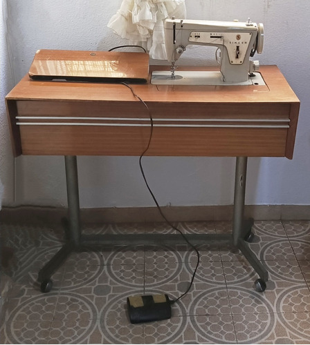 Máquina De Coser Doméstica, Marca Singer, Mod 237,con Mueble