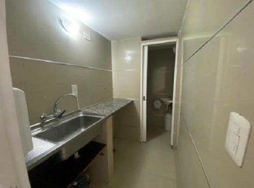 Importante Local, Salón 150 M², Inmejorable Ubicación Sobre Peatonal, Oportunidad