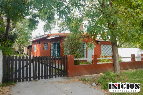 Chalet Y 3 Departamentos: Quinteros Nº 1718 - El Silvio - C230