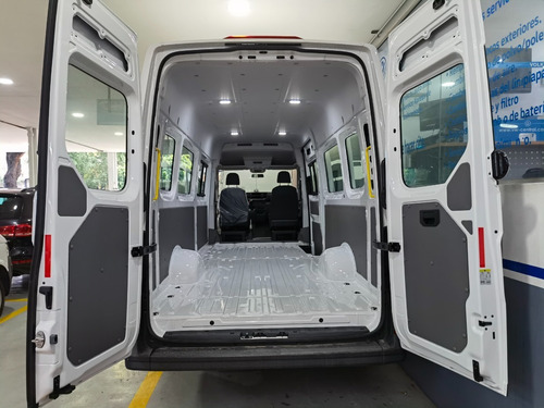 Imagen 13 de 14 de Volkswagen Crafter Pasajeros Automatica Tip, 2021 4.9l.