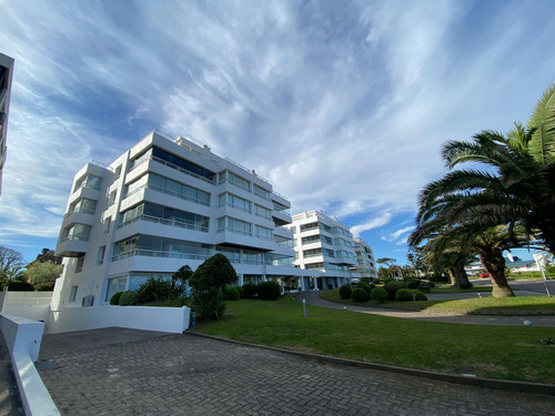 Venta Apartamento En Bahia Brava 3 Dormitorios En Suite, 3 Baños, Parrillero Playa Brava Punta Del Este