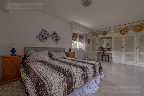 Lj Ramos | Vende | Casa En Campo Chico, Pilar | Luminosa Y Amplia C/ Pileta |