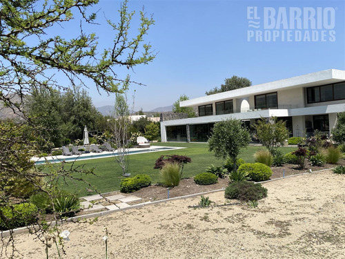 Casa En Venta De 4 Dorm. En Colina
